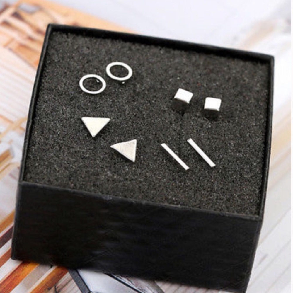 4 pr. Minimalist Silver Earrings!  Super Cute 🥰🌸 - Picture 3 of 3